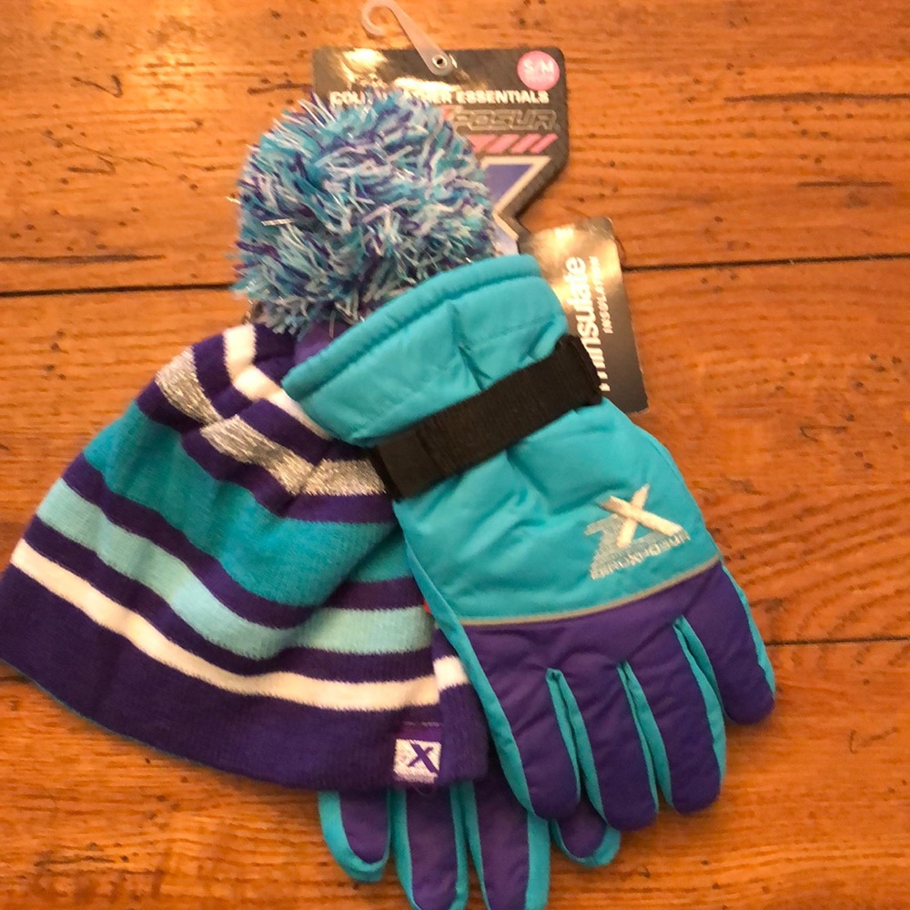 NWT - Girls Youth Hat and Glove Set